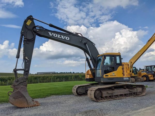 2011 VOLVO Excavators ECR235CL