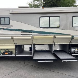 2002 Country Coach Class A RV INTRIGUE 40 SUITE OF DREAMS