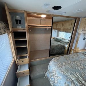 2002 Country Coach Class A RV INTRIGUE 40 SUITE OF DREAMS