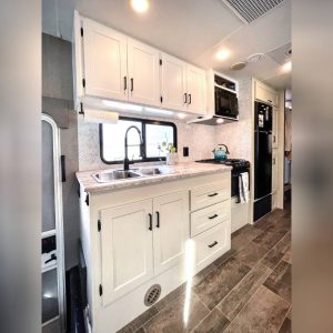 2018 Winnebago Class A RV INTENT 30R