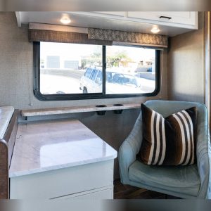 2018 Winnebago Class A RV INTENT 30R