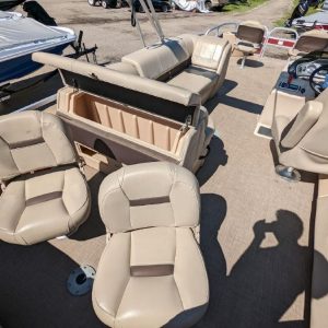 2019 Sun Tracker 22 DLX Fishin Barge Tritoon