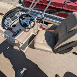 2019 Sun Tracker 22 DLX Fishin Barge Tritoon