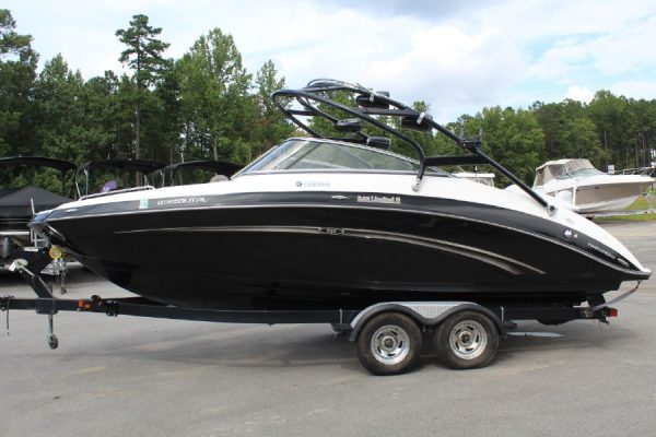 2013 Yamaha Boats 242 Limited S