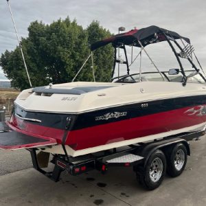 2004 Malibu Wakesetter 25 Ski Wakeboard Boat