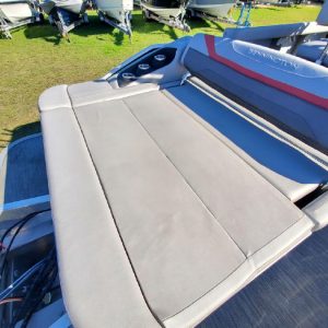 2020 Bennington S22 Center Console Tritoon