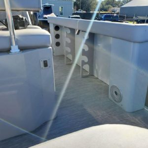 2020 Bennington S22 Center Console Tritoon