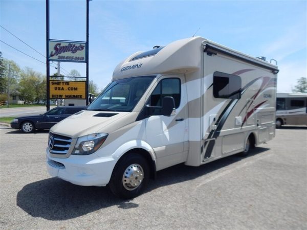 2019 Thor Class C RV Gemini 24TF